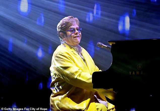 The star-studded evening also featured a lively performance from Elton John, who brought his signature flair, wearing a bright yellow suit and purple glasses to match his eccentric style.