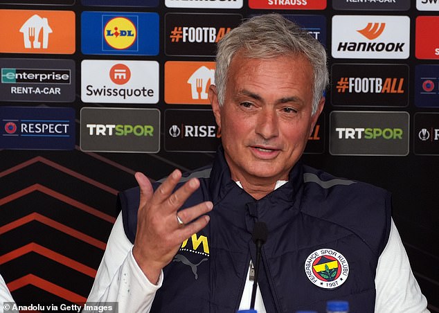 Amrabat revealed how a phone call from Mourinho sealed his summer move to Fenerbahçe