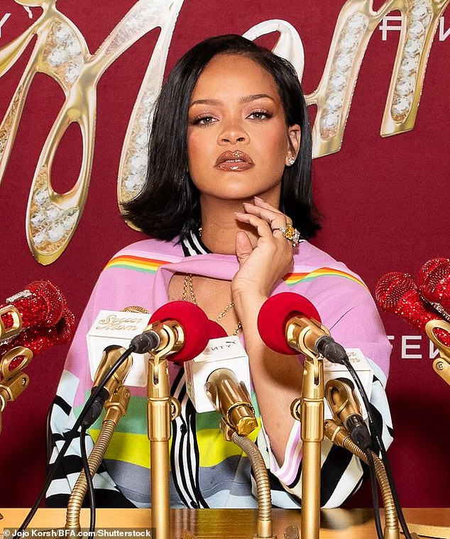 Hairstylist Yusef coiffed Riri's (born Robyn Fenty) perky black inverted bob and makeup artist Priscilla Ono fully contoured her skin tone for the event