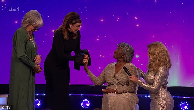 The actress and singer, 48, was visibly emotional as she gave former midwife Agnes Nisbett, 87, the honor of Community Hero at the event