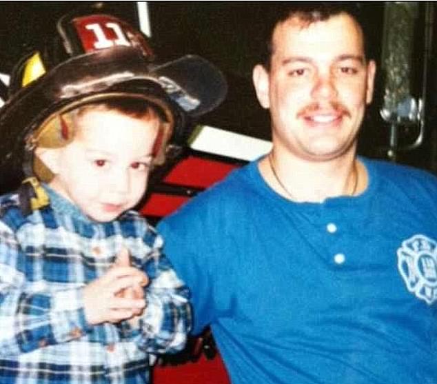 The comedian, 30, paid tribute to his late father and wore a sentimental shirt honoring the New York City firefighter who died heroically while saving others during the terrorist attacks of September 11, 2001.