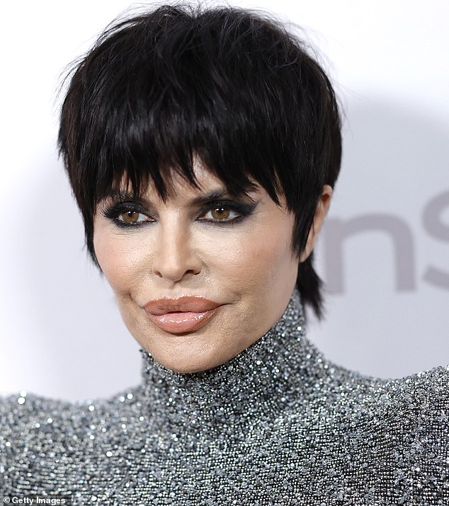 The dark pixie cut with choppy bangs made her look just like the Kardashian matriarch