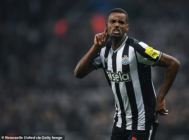 1729863674 149 Eddie Howe reveals Newcastle are reluctant to hand Alexander Isak