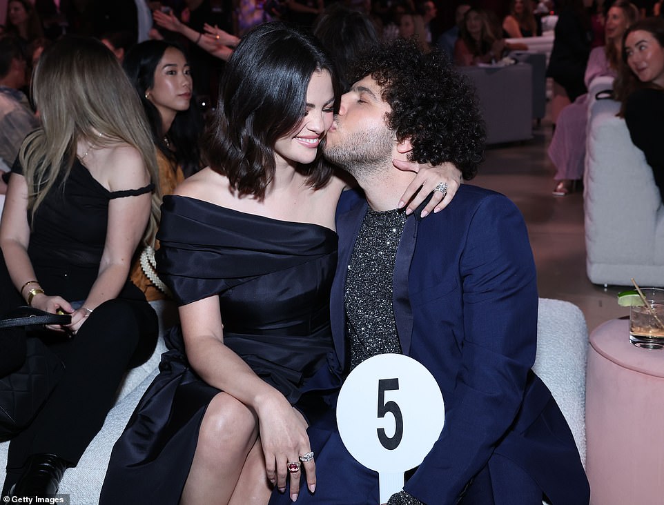 During the event, Selena was seen packing on the PDA with her boyfriend Benny Blanco as he gave her a peck on the cheek