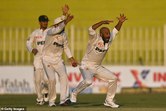 Sajid Khan, who made a big impact for Pakistan, calls on Ben Duckett's wicket