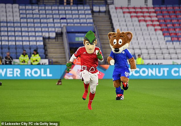 Carragher then took part in a hilarious race against Leicester mascot Filbert the Fox