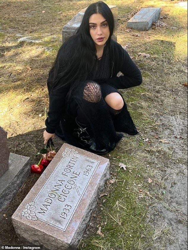 28-year-old Lourdes knelt next to her grandmother's gravestone and posed for a moment