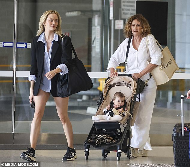 She left with her seven-month-old daughter Gia, whom she shares with Jono, and her mother as they enjoyed a well-deserved break