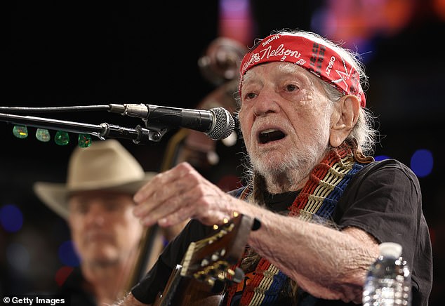 Singer and guitarist Willie Nelson was the only live musical performance of the evening