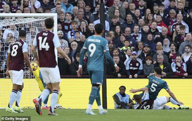 Barkley (No. 6) found the net with an unconventional volley finish in the six-yard box