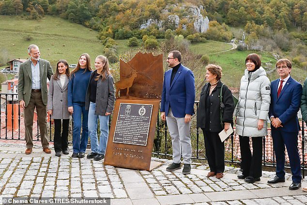 The Spanish royal family poses for photos in the village of Sotres, Cabrales on Saturday