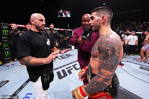 Topuria was also joined in the Octagon by former featherweight champion Alexander Volkanovski