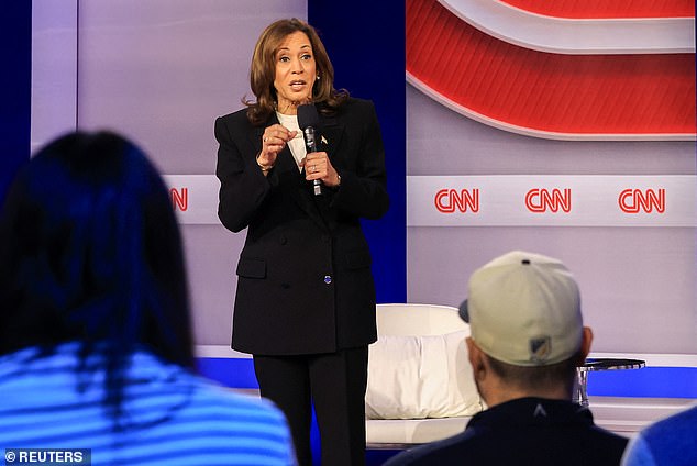 Democratic pundits David Axelrod and Van Jones both said that when Vice President Kamala Harris wouldn't answer a question, her response was to go into 