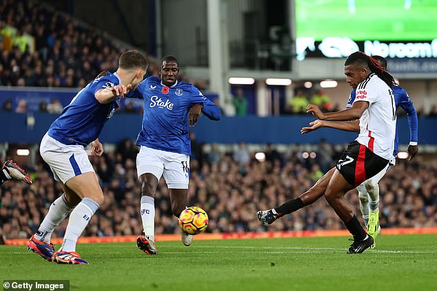 Iwobi found the net to put Fulham ahead at Goodison Park after being set up by Smith Rowe