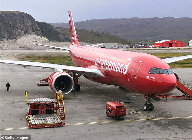 In the photo: an Air Greenland plane at Nuuk airport. Air Greenland does not offer direct flights from America to Greenland