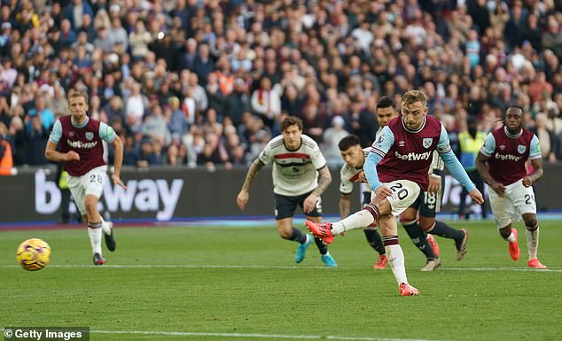 Jarrod Bowen converted the penalty to give Julen Lopetegui's side only their third victory this season