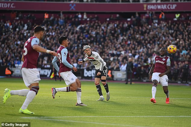 Alejandro Garnacho curled an effort against the crossbar as United missed a number of big chances