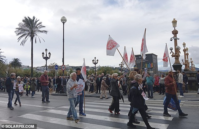 The march started at noon and was supported by around 50 regional groups and associations