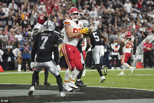 Chiefs quarterback Patrick Mahomes connected with Kelce on third-and-goal