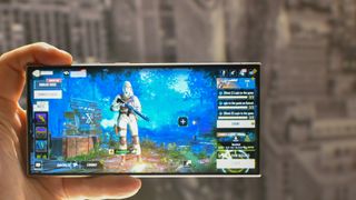 Samsung Galaxy S24 Ultra plays Call of Duty Mobile