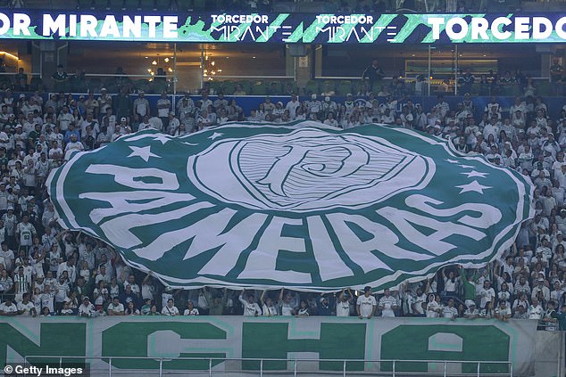 After their clash against Athletico Paranaense, Cruzeiro fans were ambushed by rival fans, believed to be Palmeiras supporters group Mancha Verde.