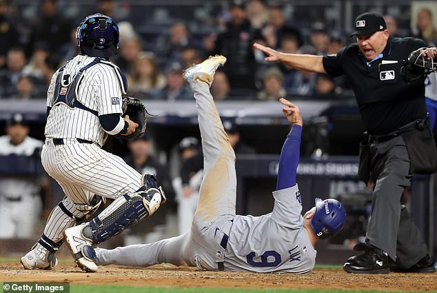 Gavin Lux slides home safely and adds a fourth run for the Dodgers on a tough night for the Yankees