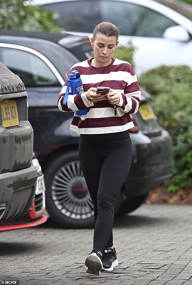 Coleen teamed her relaxed look with black New Balance sneakers and pulled her brunette locks into a low bun