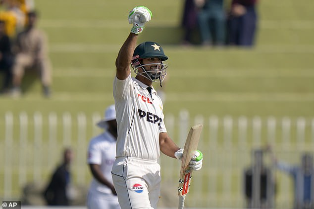 Shan Masood hit the winning runs to guide Pakistan to a series victory over England