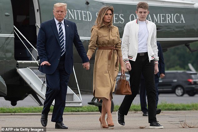 In 2017, it took her almost six months to move from her New York apartment to the White House. This was explained at the time as in favor of Barron.