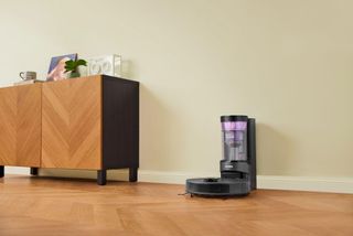 Eureka E20 Plus robot vacuum cleaner in action and connected.