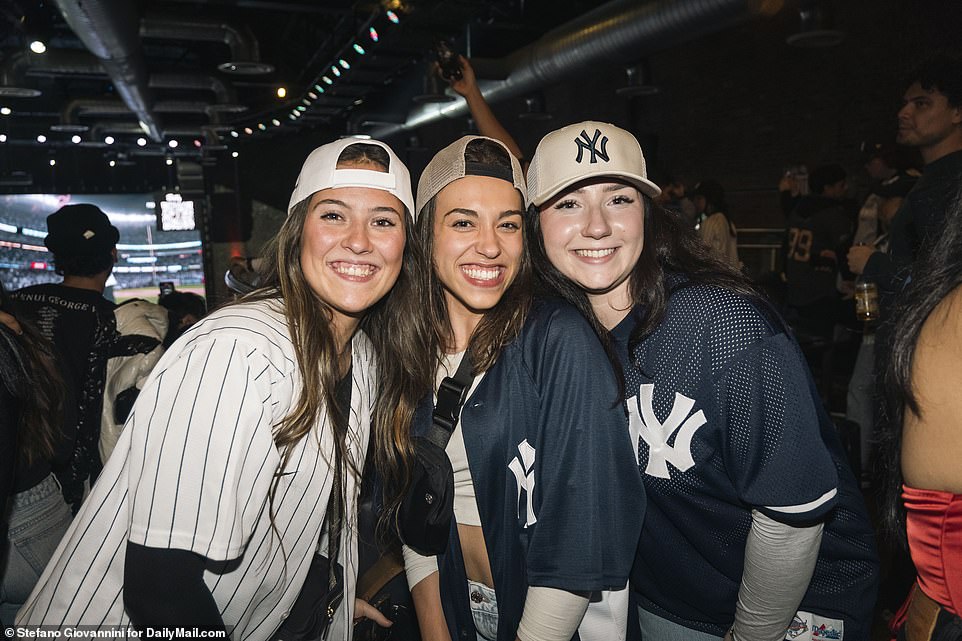 1730320765 772 New York Yankees fans pour on to the streets to