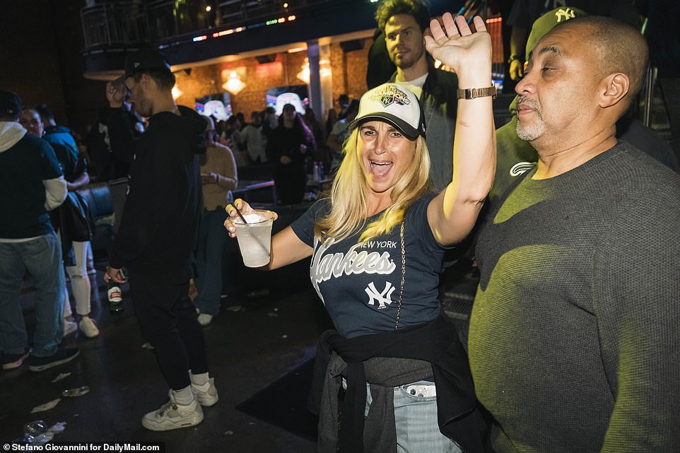 1730320785 437 New York Yankees fans pour on to the streets to