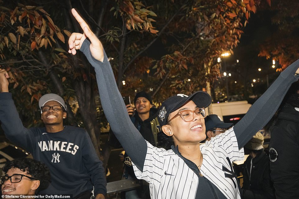 1730320790 505 New York Yankees fans pour on to the streets to