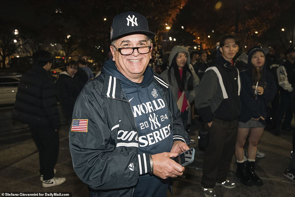 1730320794 482 New York Yankees fans pour on to the streets to