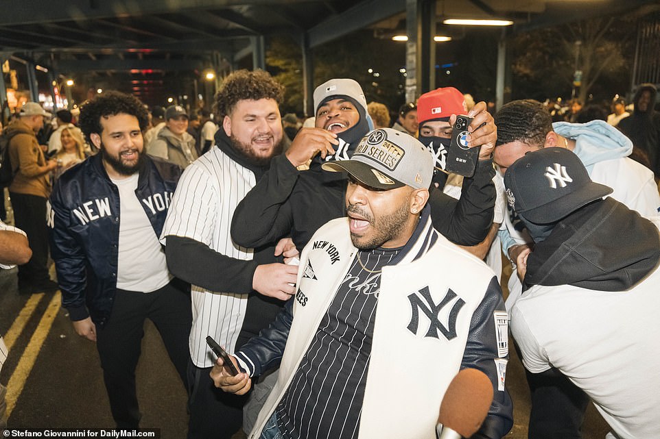 1730320820 864 New York Yankees fans pour on to the streets to