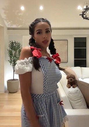 Olivia Culpo dressed as Dorothy