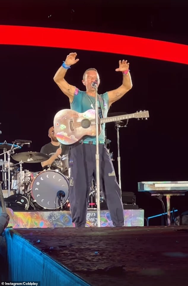 For the first time in his career, singer Chris Martin announced that the band would play their first show at Melbourne's Marvel Stadium without bassist Guy Berryman, after he was struck down with an illness.