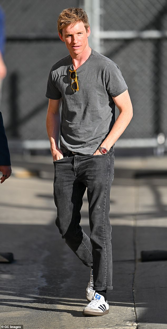 Eddie completed the relaxed look with a pair of trainers, before donning a smart suit for the chat show