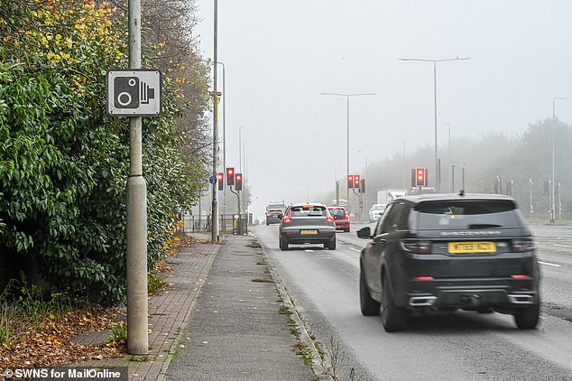 Hit the brakes: as you drive along the dual carriageway towards the camera, there is a speed limit of 110 km/h which suddenly changes to 80 km/h and then inexplicably only reaches 50 km/h.