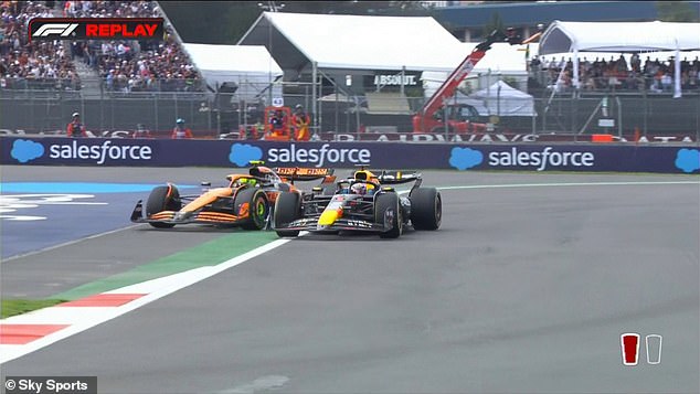 Verstappen and his title rival Lando Norris (orange McLaren) had an exciting battle on the circuit in Mexio