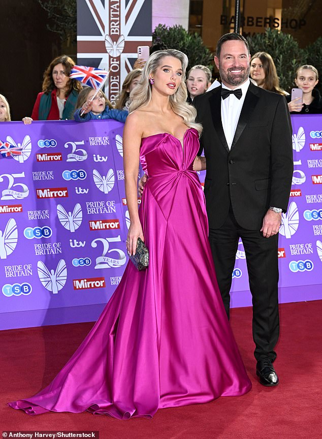 Helen turned heads in a busty dress as she walked the red carpet with Robbie earlier in the evening