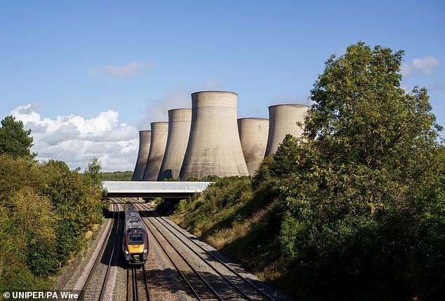 The last remaining coal-fired power station, at Ratcliffe-on-Soar near Nottingham, switched off its generators for the final time at midnight.