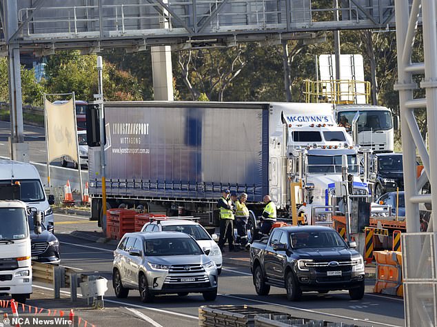 Morning traffic in Sydney has been thrown into chaos after a closure of the Sydney Harbor Tunnel