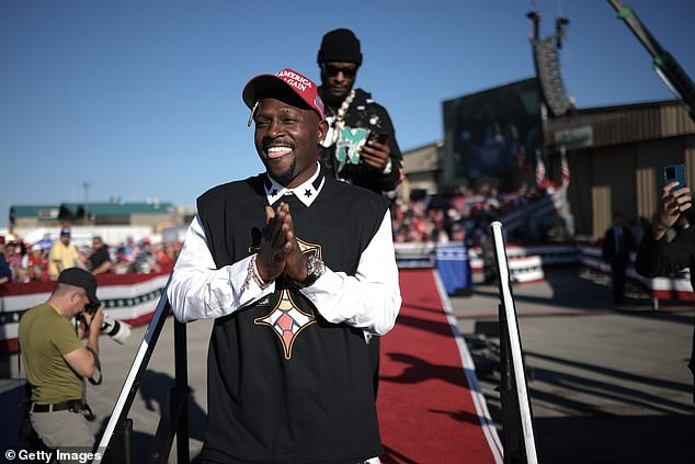 Former Pittsburgh Steelers players Antonio Brown (L) and Le'Veon Bell (R) leave the stage after Brown spoke in support of Republican presidential candidate Donald Trump