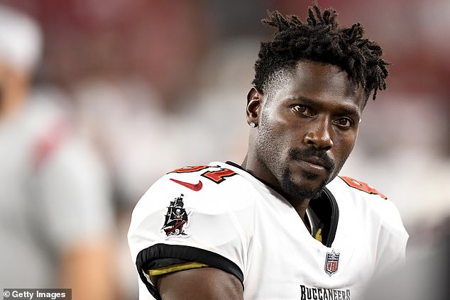 Antonio Brown will reportedly attend the Pittsburgh Steelers game on Sunday night