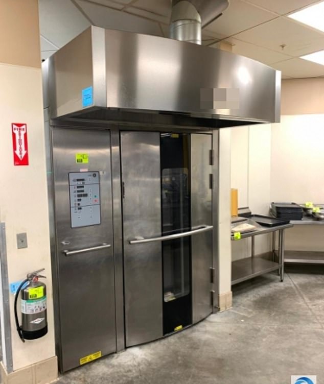 While the exact brand of the oven involved in the incident has not yet been revealed, other Walmart stores in the United States are known to have installed ovens like the one in the photo.