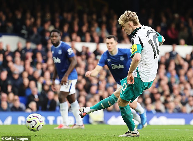 Anthony Gordon failed to convert a penalty for Newcastle against former club Everton