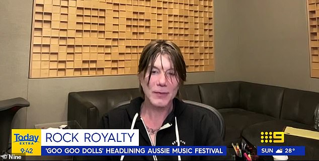 Fans may have had a hard time recognizing Goo Goo Dolls frontman John Rzeznik when he made a rare appearance on Aussie TV this week