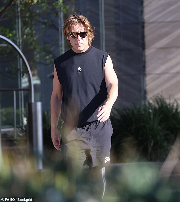 A singer from a popular '90s pop group stepped out in Perth on Wednesday after arriving in Australia for their world tour... but can you guess who it is?