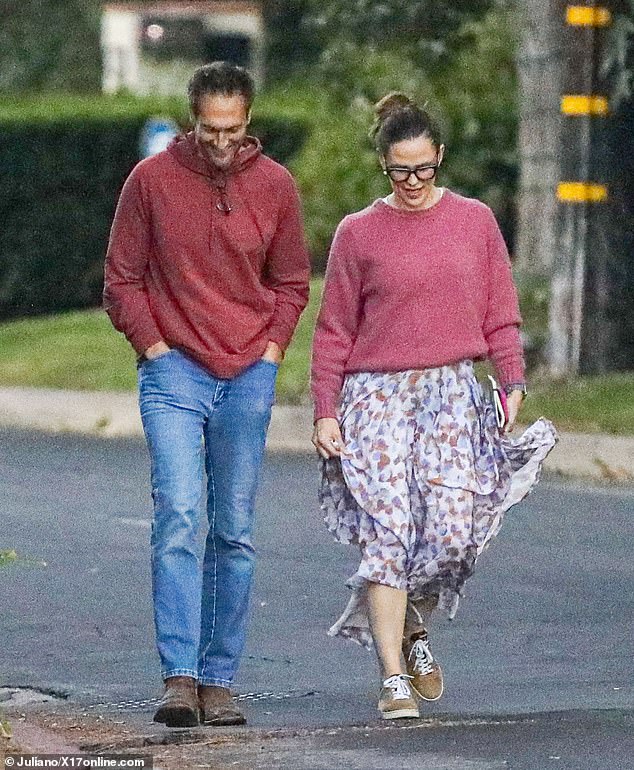 Things are still going strong between Jennifer Garner and her on/off boyfriend since 2018, John Miller, who strolled into her $7.8 million four-bedroom Brentwood Park home together last Friday.